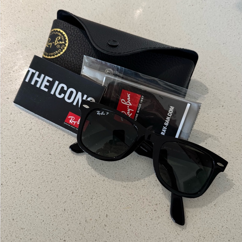 Ray-Ban Polarized Wayfarer Unisex Black Sunglasses